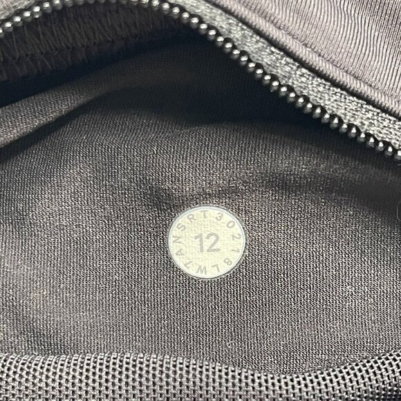 Lululemon Women's Blue Run Speed Up Sun Dazed Multi Blue Super Dark Short 12 - Picture 5 of 8